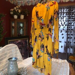 EUC Size L Yellow with bright floralDress. long sleeved, light weight and lined.